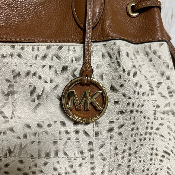 Michael Kors Marina North South Large Drawstring Tote - Picture 4 of 10